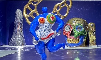 Die SCHIRN präsentiert Niki de Saint Phalles radikales und visionäres Werk